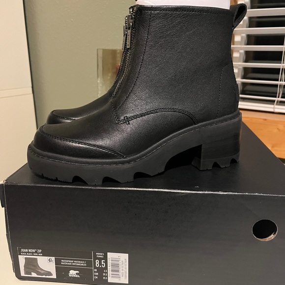 NIB Sorel Joan Now Zip Black Leather Ankle Boots Sz 8.5 - Picture 6 of 10